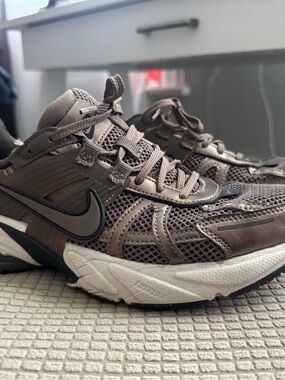Nike Athletic Shoes Brown and White